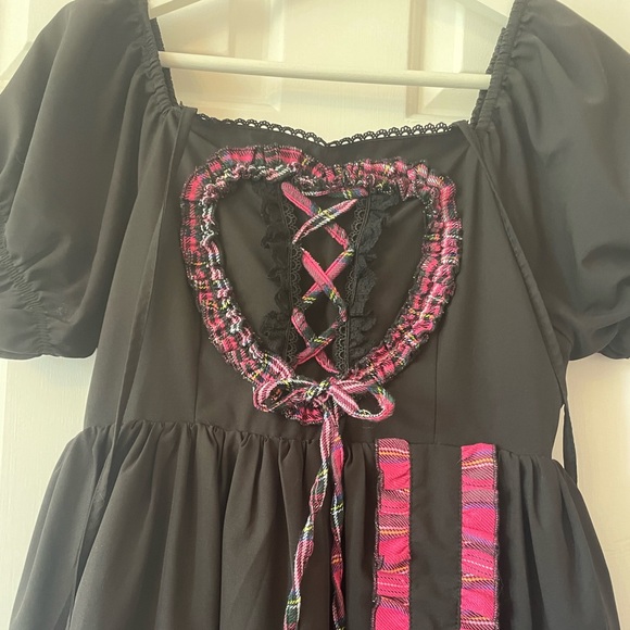 Diamond Honey black and pink plaid baby doll Lolita dress heart lace up details - Picture 2 of 6